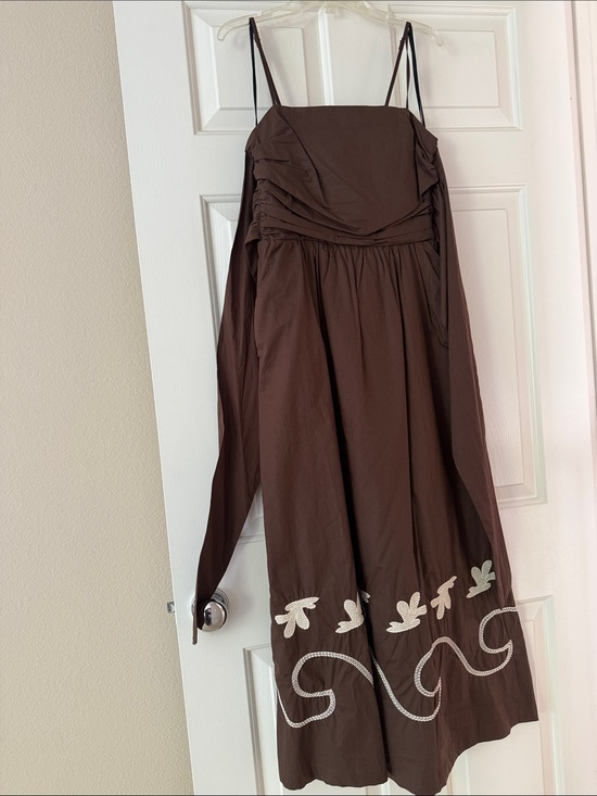 Mon Renn Dresses & Skirts - Møn Renn Brown Spaghetti Strap Midi Dress with White Embroidery